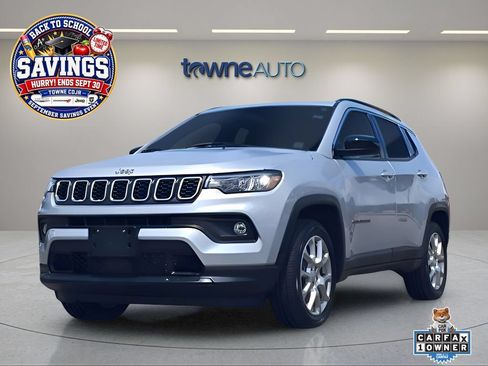 Used 2024 Jeep Compass Latitude AWD/4WD image 1