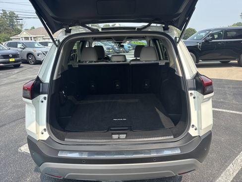 Used 2023 Nissan Rogue SV image 11