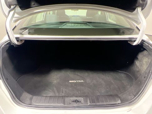 Used 2024 Nissan Sentra SV FWD image 33