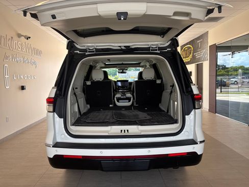 Certified 2024 Lincoln Navigator Black Label AWD/4WD image 10