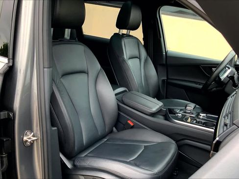 Used 2017 Audi Q7 3.0T Premium Plus w/ Premium Plus Package image 9