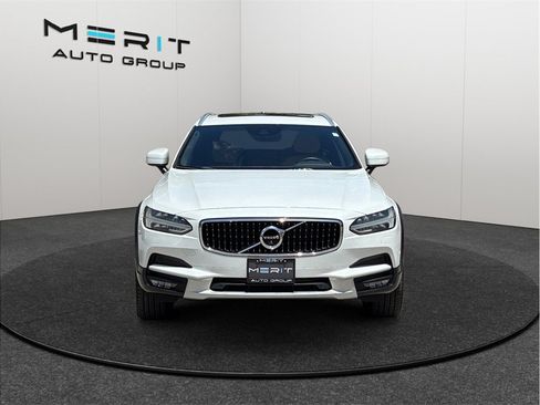 Used 2018 Volvo V90 T6 Cross Country w/ Convenience Package AWD/4WD image 3