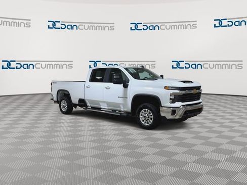 Used 2025 Chevrolet Silverado 2500 LT w/ Safety Package AWD/4WD image 2