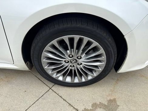 Used 2016 Toyota Avalon Limited w/ Toyota Safety Sense Package FWD image 9