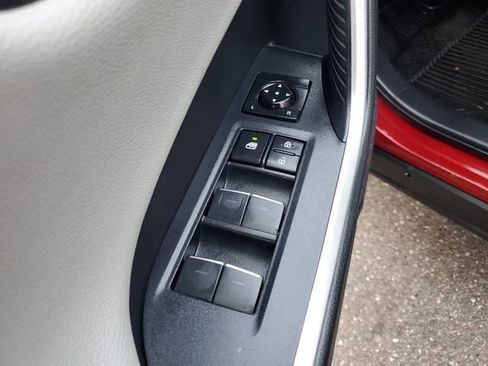 Used 2022 Toyota RAV4 Limited image 17