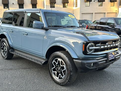 Certified 2025 Ford Bronco Outer Banks AWD/4WD image 3