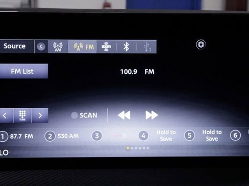 Used 2025 Nissan Kicks SR image 31