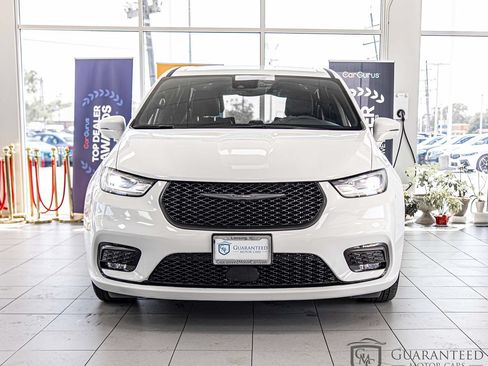 Used 2022 Chrysler Pacifica Touring-L w/ S Appearance Package FWD image 2