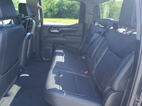 Used 2025 GMC Sierra 1500 SLT AWD/4WD image 16