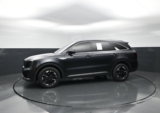 Used 2025 Kia Sorento S w/ Panoramic Sunroof Package FWD image 3