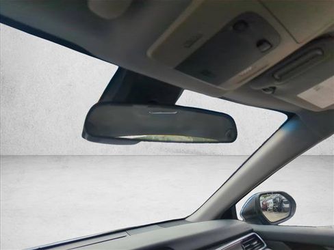 Used 2018 Toyota Camry SE image 10