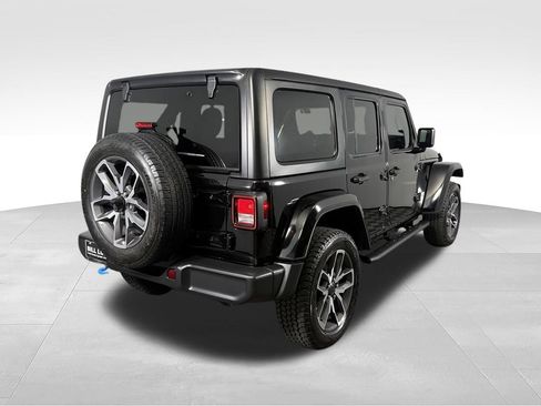 Used 2024 Jeep Wrangler Unlimited w/ Convenience Group AWD/4WD image 8
