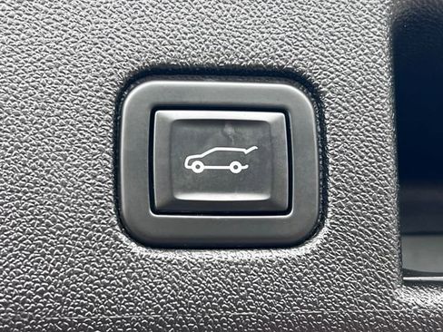 Used 2020 Chevrolet Equinox LT w/ Driver Convenience Package AWD/4WD image 38