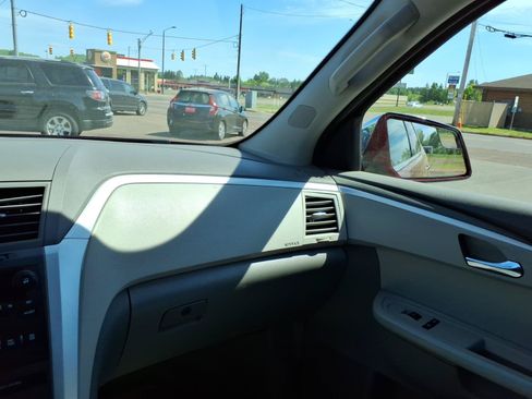 Used 2011 Chevrolet Traverse LT w/ Personal Connectivity Package FWD image 18