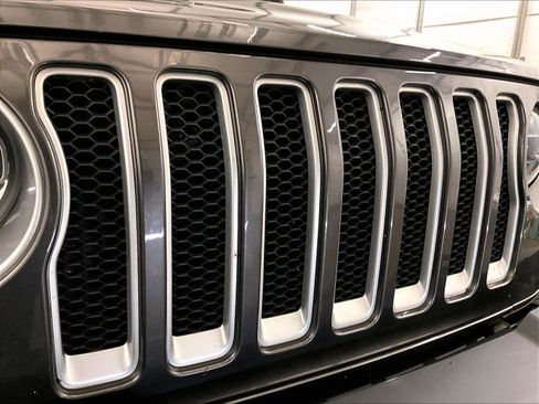 Used 2019 Jeep Wrangler Unlimited Sahara image 29