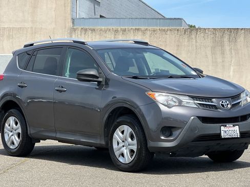 Used 2014 Toyota RAV4 LE FWD image 5