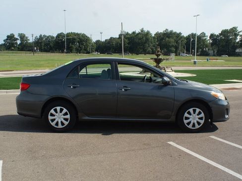 Used 2011 Toyota Corolla LE FWD image 13