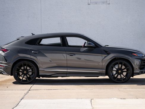 Used 2021 Lamborghini Urus image 3