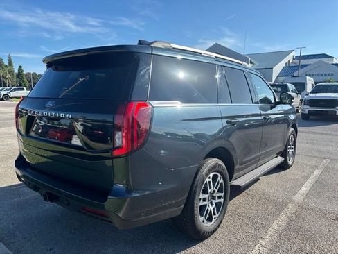 Used 2025 Ford Expedition Active RWD image 5