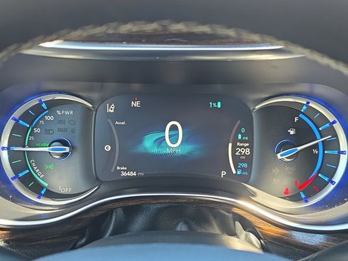 Used 2023 Chrysler Pacifica Limited FWD image 25