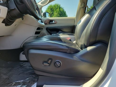 Used 2021 Chrysler Voyager Lxi FWD image 16