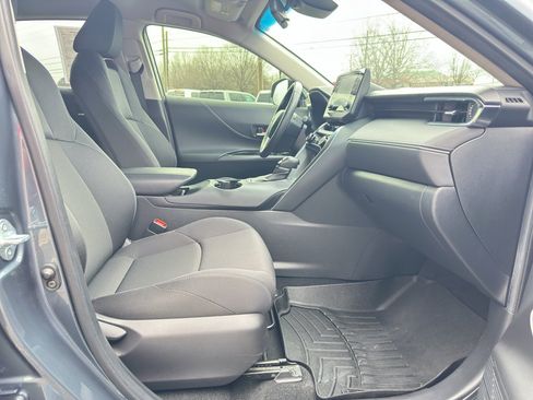 Used 2021 Toyota Venza LE image 15