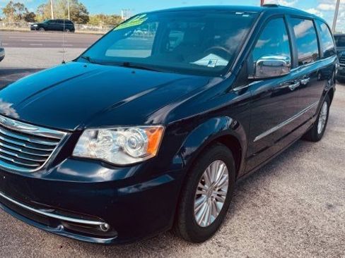 Used 2012 Chrysler Town & Country Limited image 2