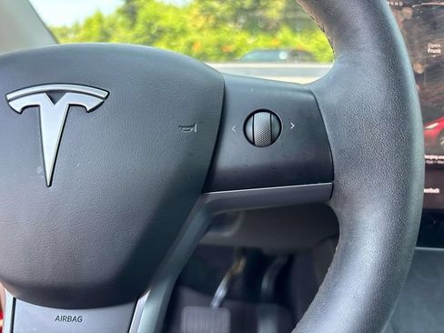 Used 2022 Tesla Model Y Long Range AWD/4WD image 30