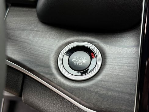 New 2025 Jeep Grand Cherokee L Limited w/ Luxury Tech Group II image 33