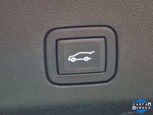 Used 2024 GMC Yukon SLT w/ SLT Luxury Package image 26