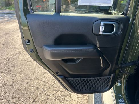 Certified 2022 Jeep Wrangler Unlimited Rubicon w/ Xtreme Recon 35" Tire Package AWD/4WD image 26