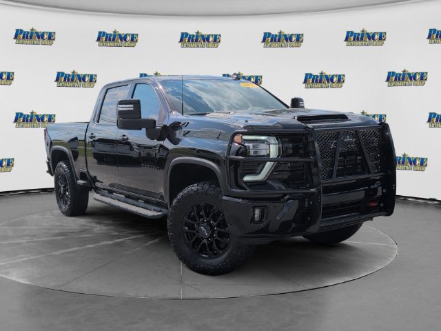 Used 2025 Chevrolet Silverado 2500 LTZ w/ LTZ Plus Package AWD/4WD image 3