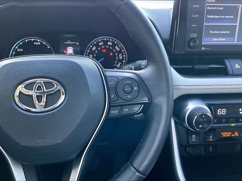 Used 2021 Toyota RAV4 XLE w/ Convenience Package AWD/4WD image 25