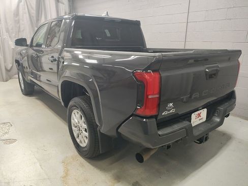 Used 2024 Toyota Tacoma SR5 AWD/4WD image 19