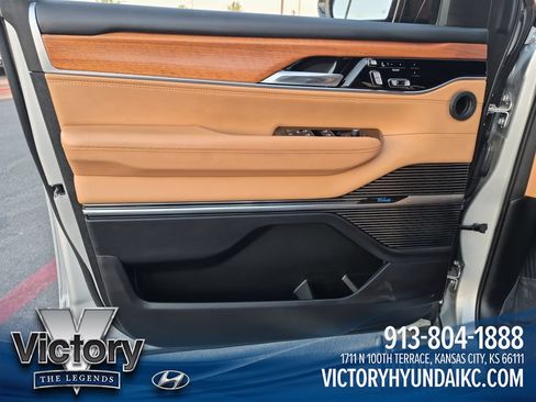 Used 2022 Jeep Grand Wagoneer Series III w/ Rear Seat Video Group 1 AWD/4WD image 11
