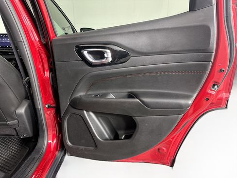 Used 2025 Jeep Compass Trailhawk AWD/4WD image 28