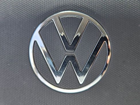 Certified 2022 Volkswagen Tiguan SE FWD image 29