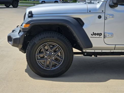 Used 2024 Jeep Wrangler Unlimited Sport AWD/4WD image 10