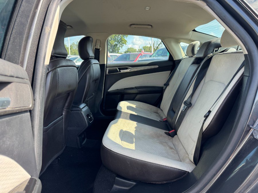 Used 2019 Ford Fusion SE w/ Equipment Group 151A FWD image 16