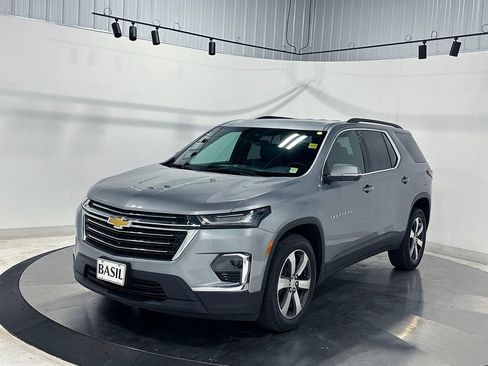 Used 2023 Chevrolet Traverse LT w/ LT Premium Package AWD/4WD image 8
