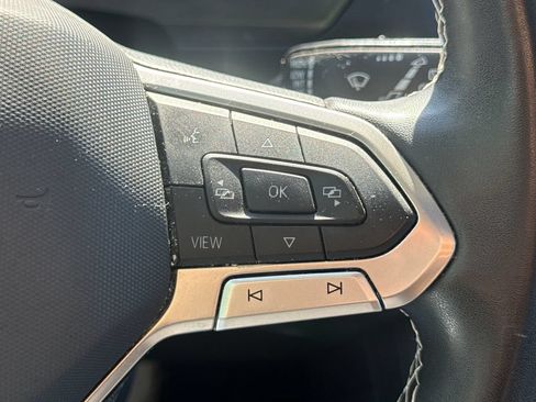 Used 2022 Volkswagen Tiguan SE AWD/4WD image 28