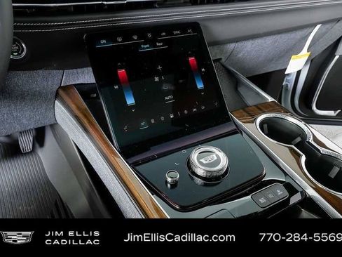 Used 2026 Cadillac Escalade ESV Platinum Sport w/ LPO, ONYX Package AWD/4WD image 18