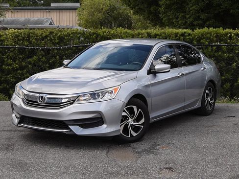 Used 2017 Honda Accord LX image 2