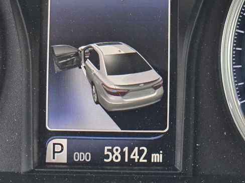 Used 2017 Toyota Camry XSE FWD image 34