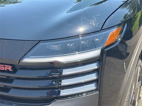 New 2025 Nissan Kicks SR image 9