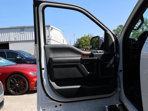 Used 2019 Ford F150 Lariat w/ Equipment Group 502A Luxury AWD/4WD image 10