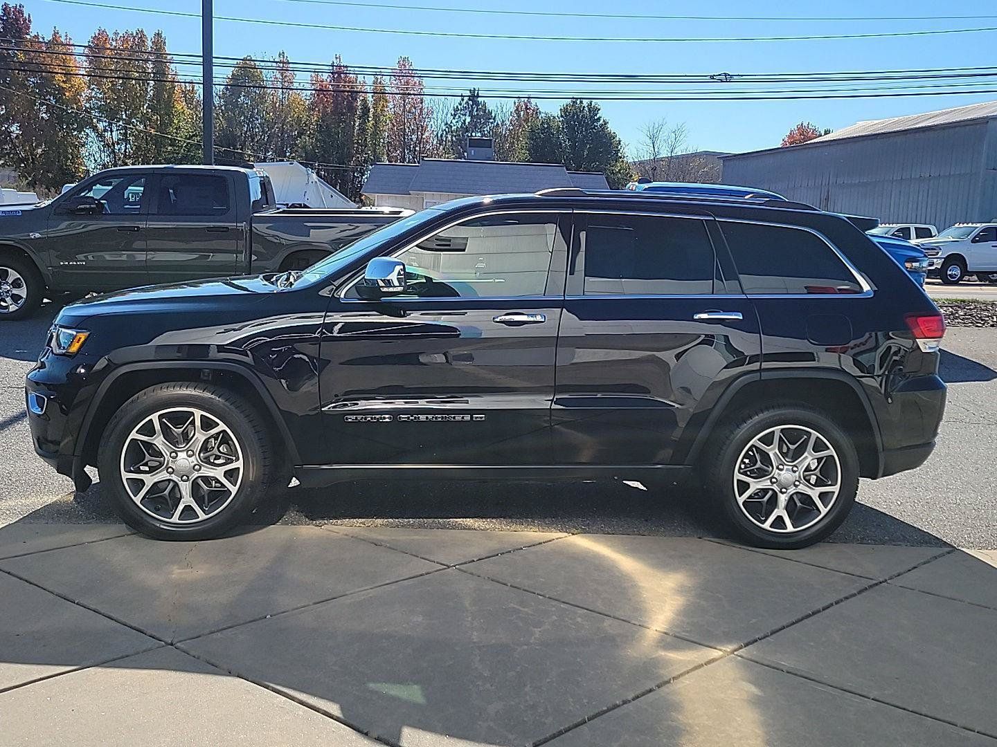 Certified 2022 Jeep Grand Cherokee Limited w/ Tech Group RWD image 2