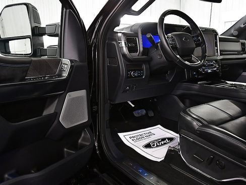 Used 2025 Ford F350 Platinum image 17