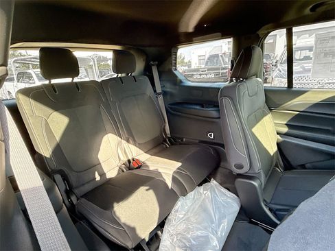 New 2025 Jeep Grand Cherokee L Laredo image 29