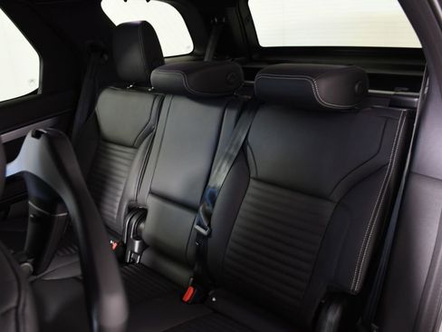 Used 2026 Land Rover Discovery Limited Edition AWD/4WD image 28